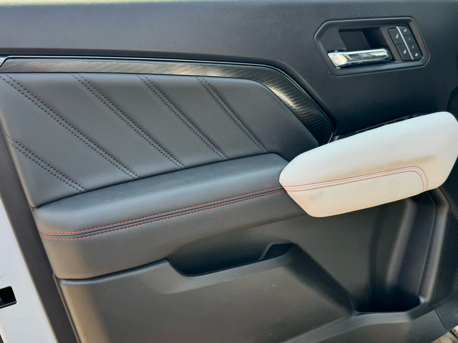2024 Gmc Canyon AT4X photo 13