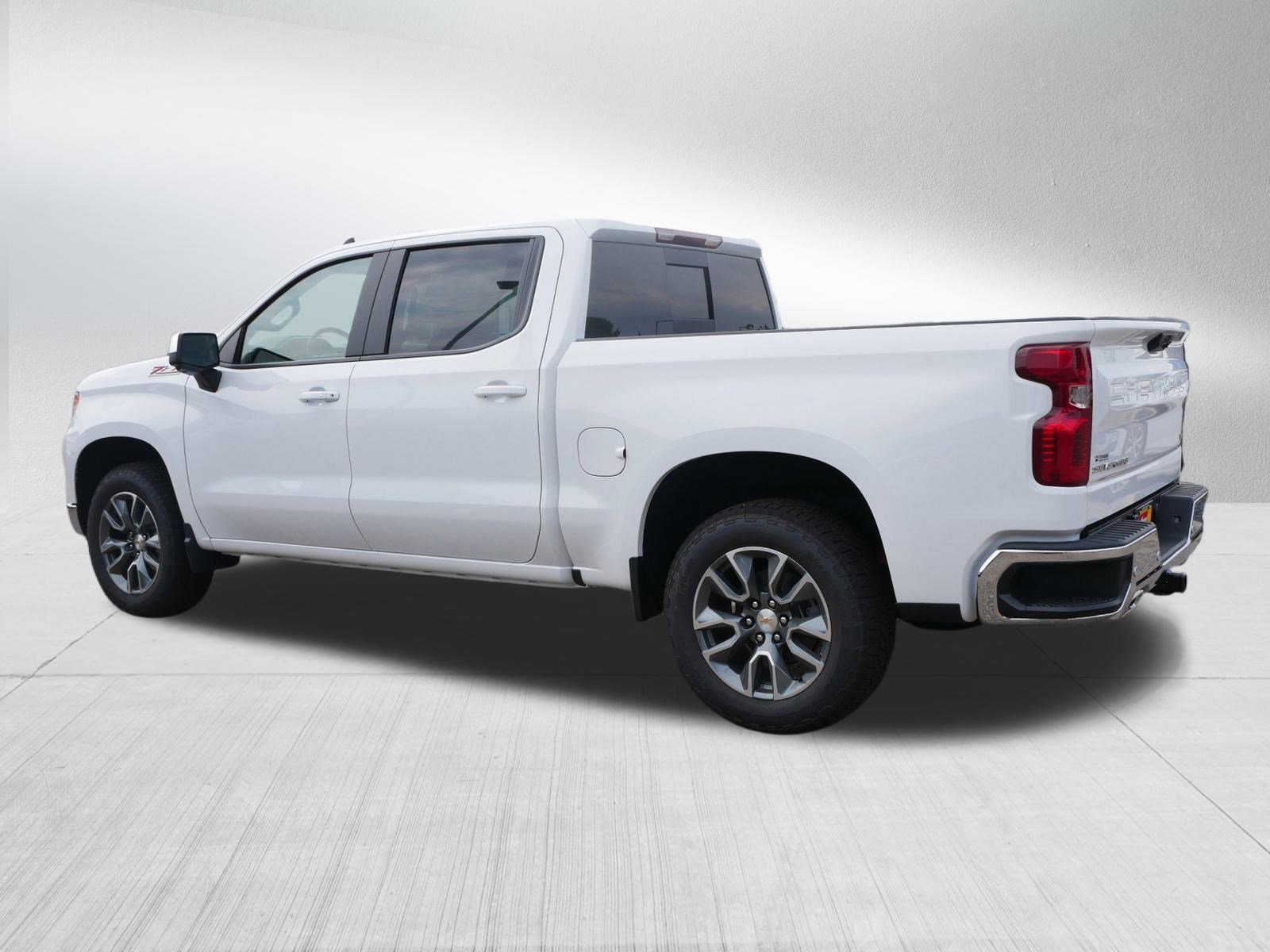 2026 Chevrolet Silverado 1500 LT photo 2