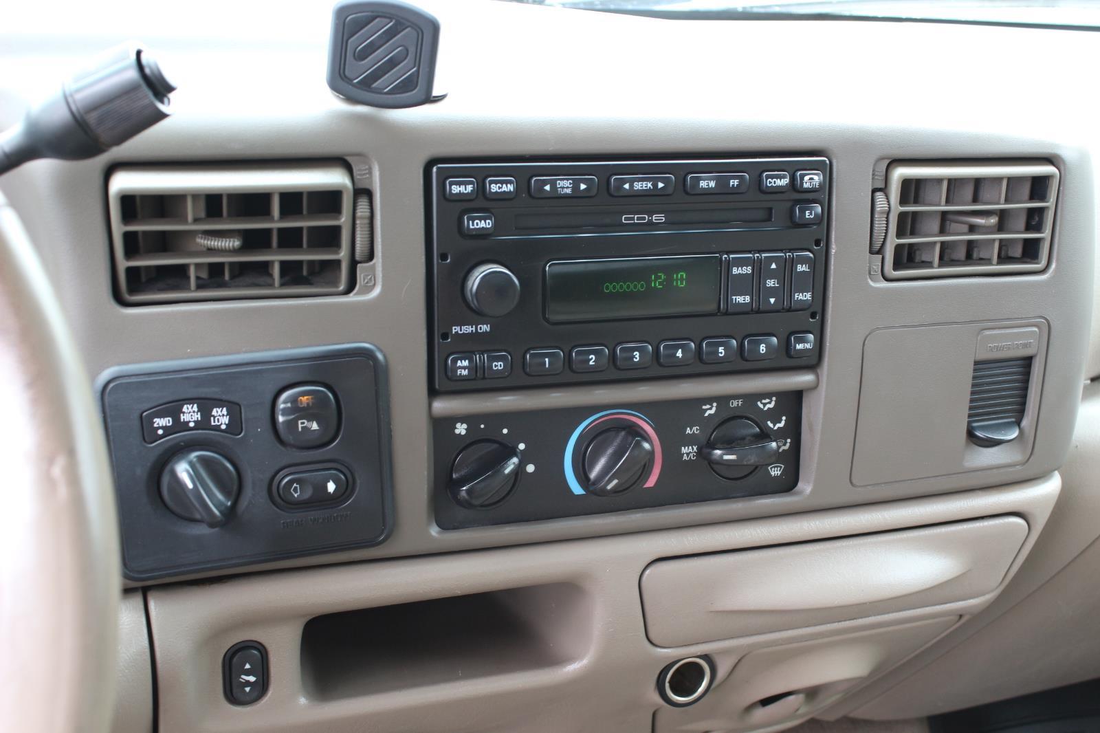 2004 Ford F-350 Lariat photo 18