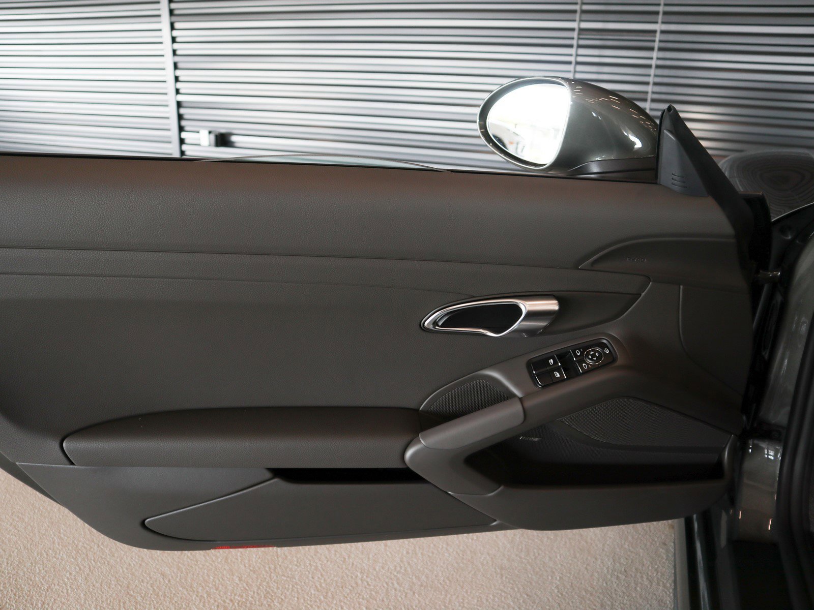 New 2025 Aventurine Green Metallic Porsche  image 27