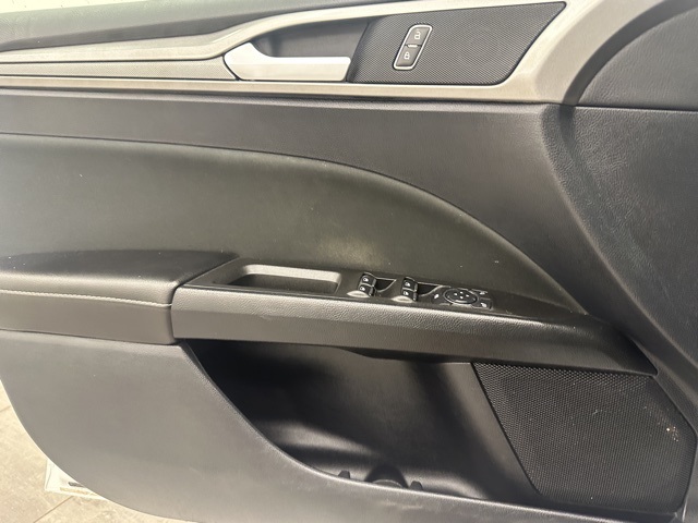 2020 Ford Fusion SE photo 31