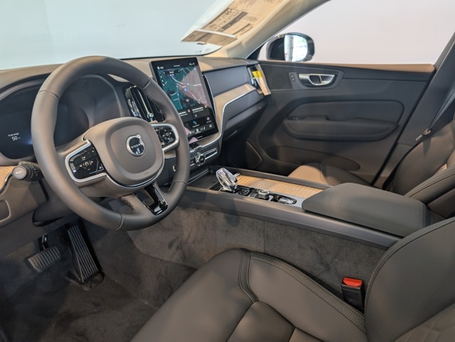 2026 Volvo XC60 B5 Plus photo 12