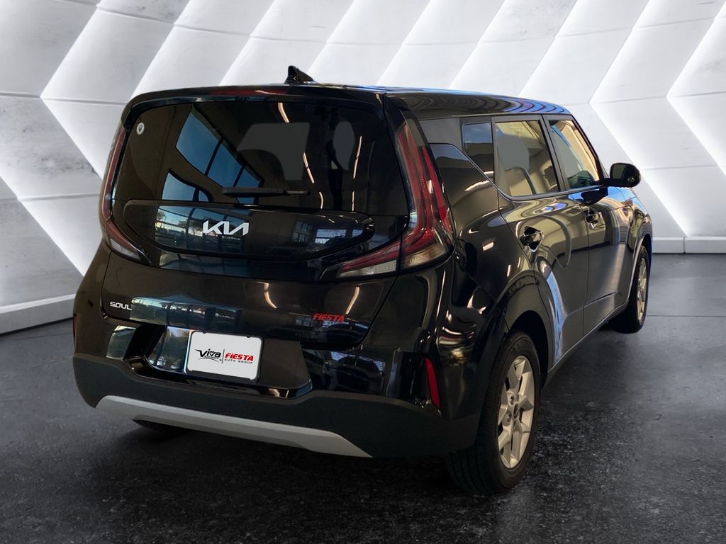 2023 Kia Soul LX photo 4