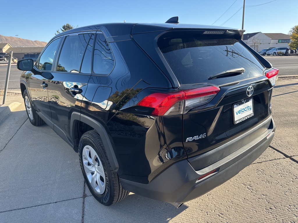 2024 Toyota RAV4 LE photo 4