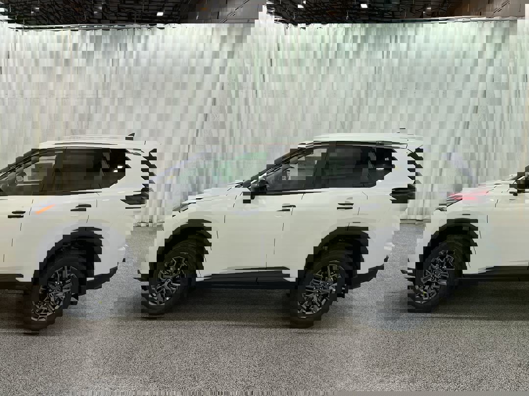 2026 Nissan Rogue S photo 3