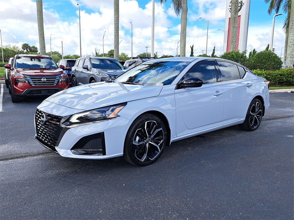 2025 Nissan Altima 2.5 SR photo 4