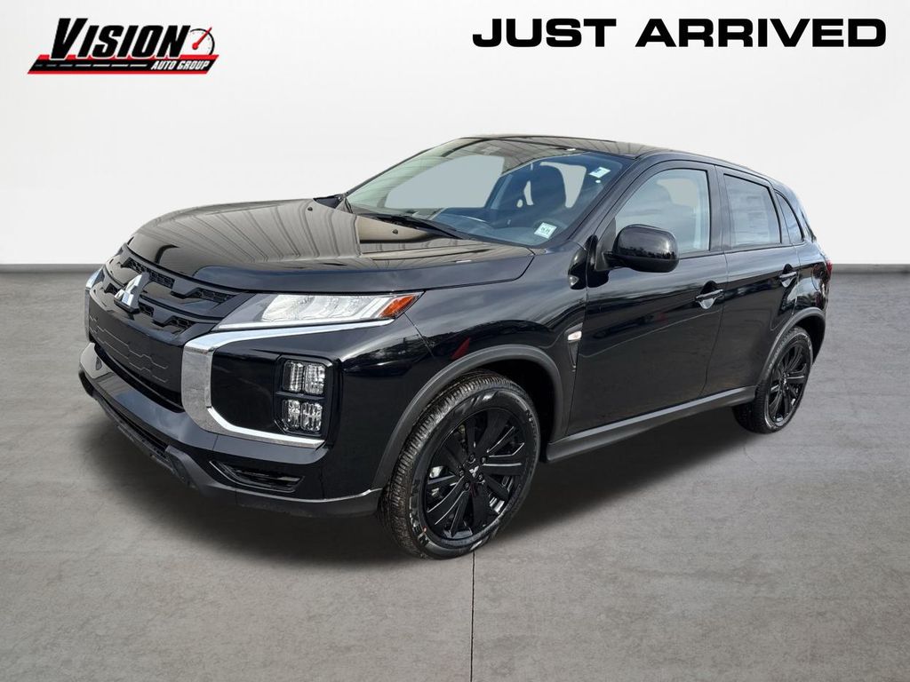 2025 Mitsubishi Outlander Sport LE's photo