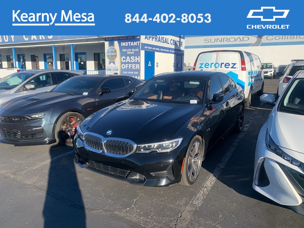 2022 BMW 3 Series 330's photo