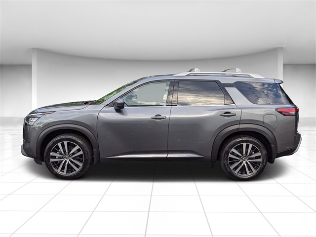 2025 Nissan Pathfinder Platinum photo 2