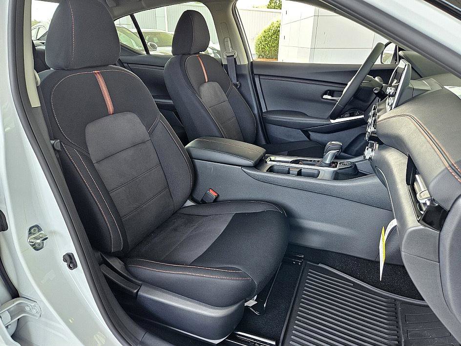 2025 Nissan Sentra SR photo 15