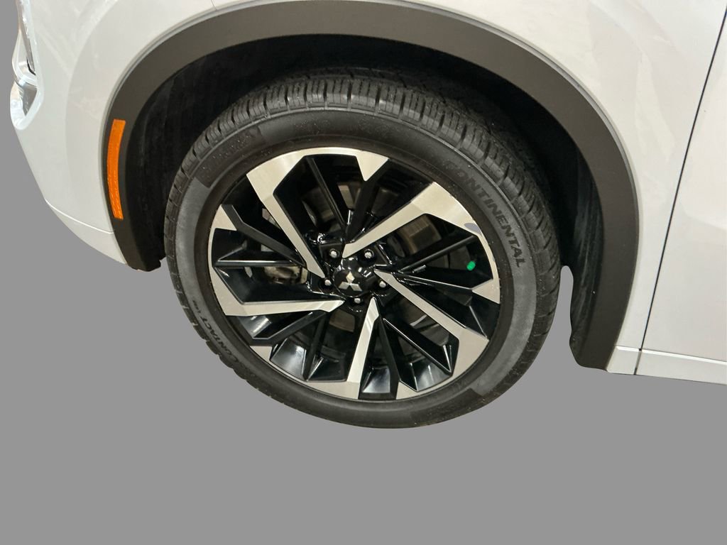 2024 Mitsubishi Outlander SEL photo 16