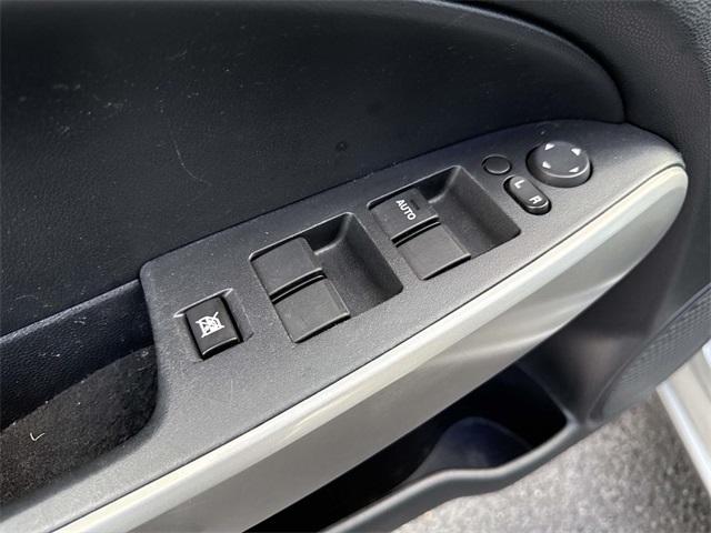 2012 Mazda Mazda2 Sport photo 27