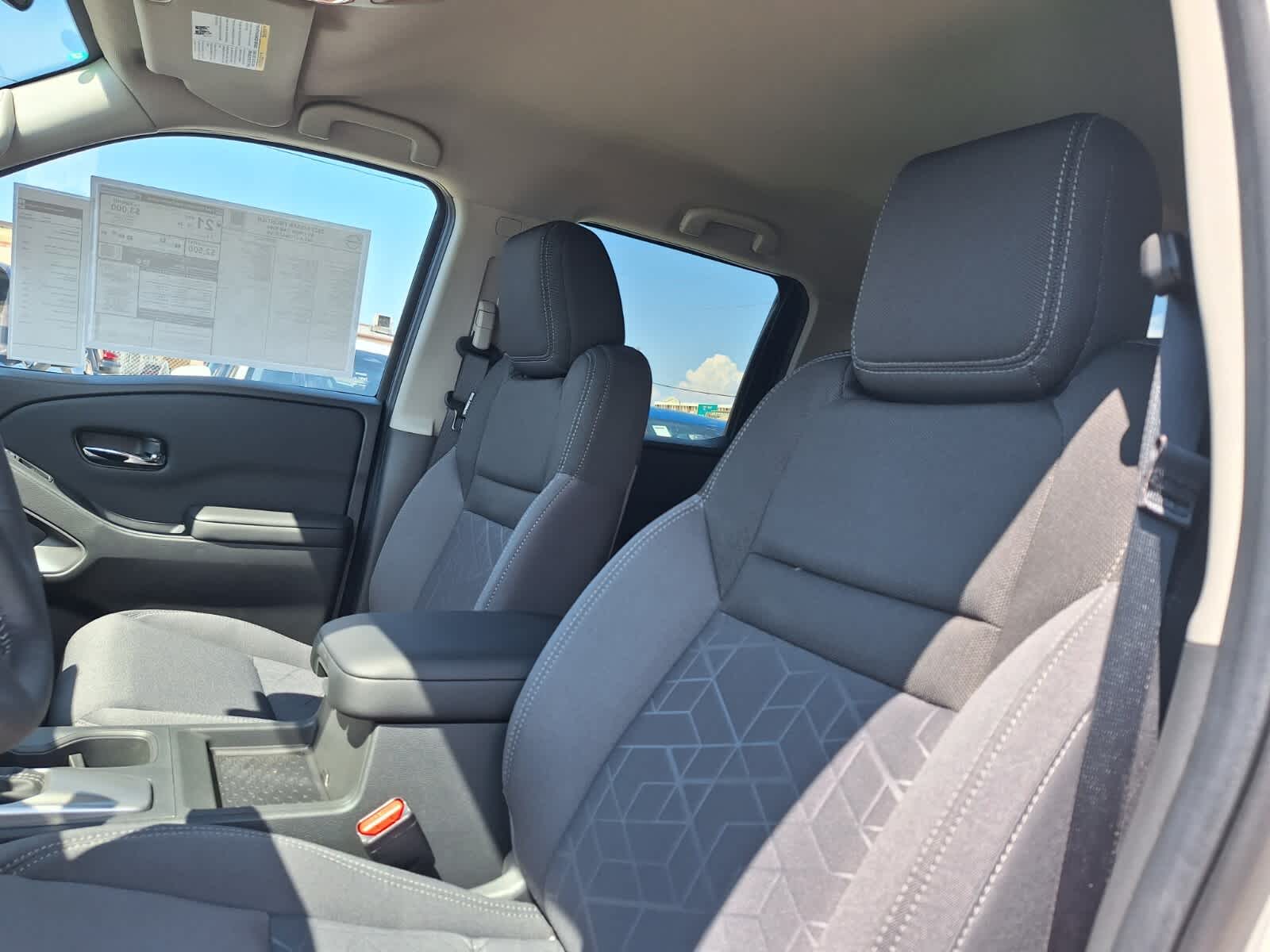 2025 Nissan Frontier Crew Cab SV photo 11