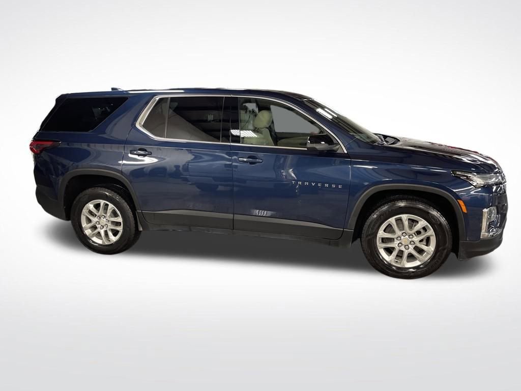 2022 Chevrolet Traverse LS photo 2