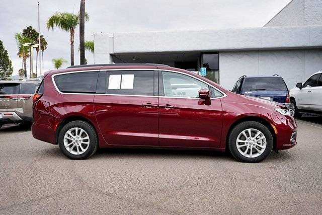 2021 Chrysler Pacifica Touring photo 6