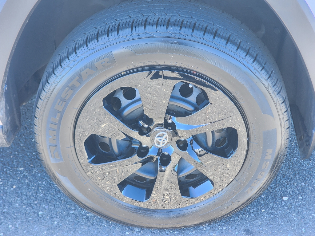 2020 Toyota RAV4 LE photo 4