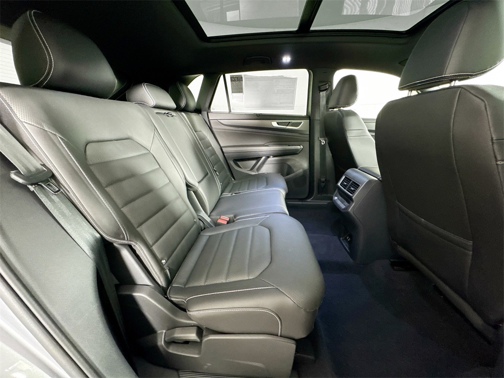 2025 Volkswagen Atlas Cross Sport SEL R-Line photo 15