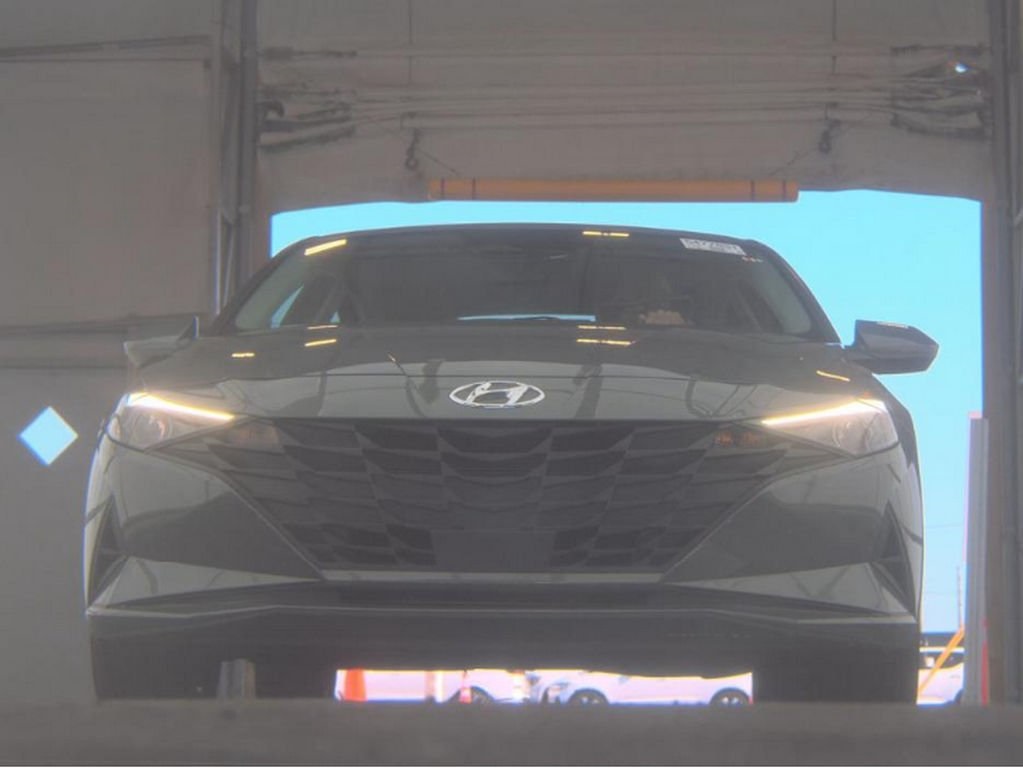 2023 Hyundai Elantra SEL photo 3