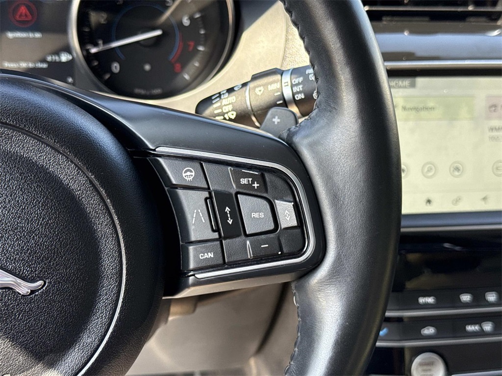 2020 Jaguar F-PACE Premium photo 25