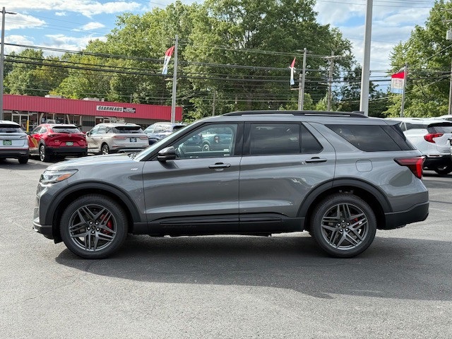 2025 Ford Explorer ST-Line photo 7