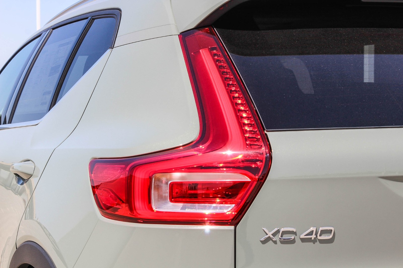2024 Volvo XC40 Plus photo 8