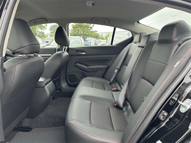 2025 Nissan Altima SR photo 13