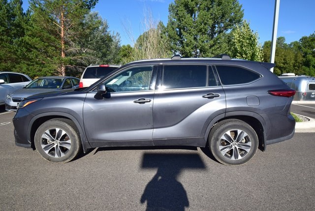 2020 Toyota Highlander XLE photo 2