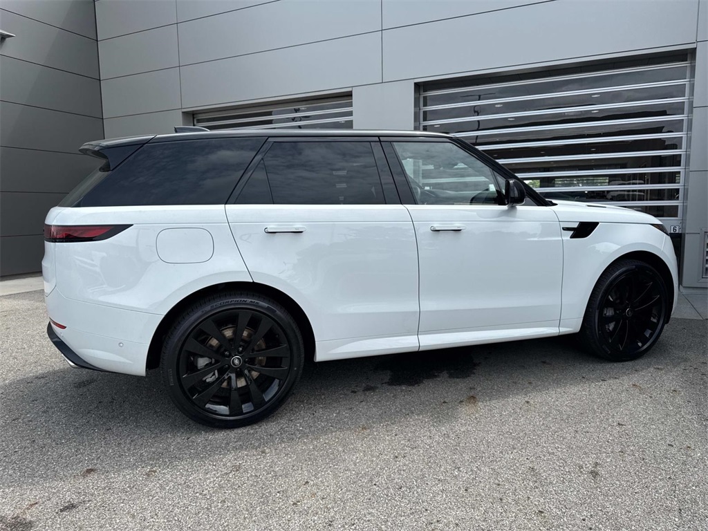 2025 Land Rover Range Rover Sport SE photo 9