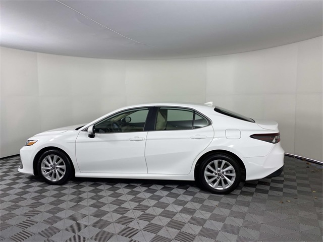 2023 Toyota Camry LE photo 4