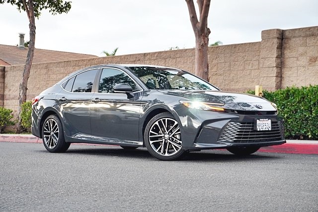 2025 Toyota Camry XLE's photo