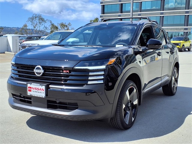 2026 Nissan Kicks SR photo 2