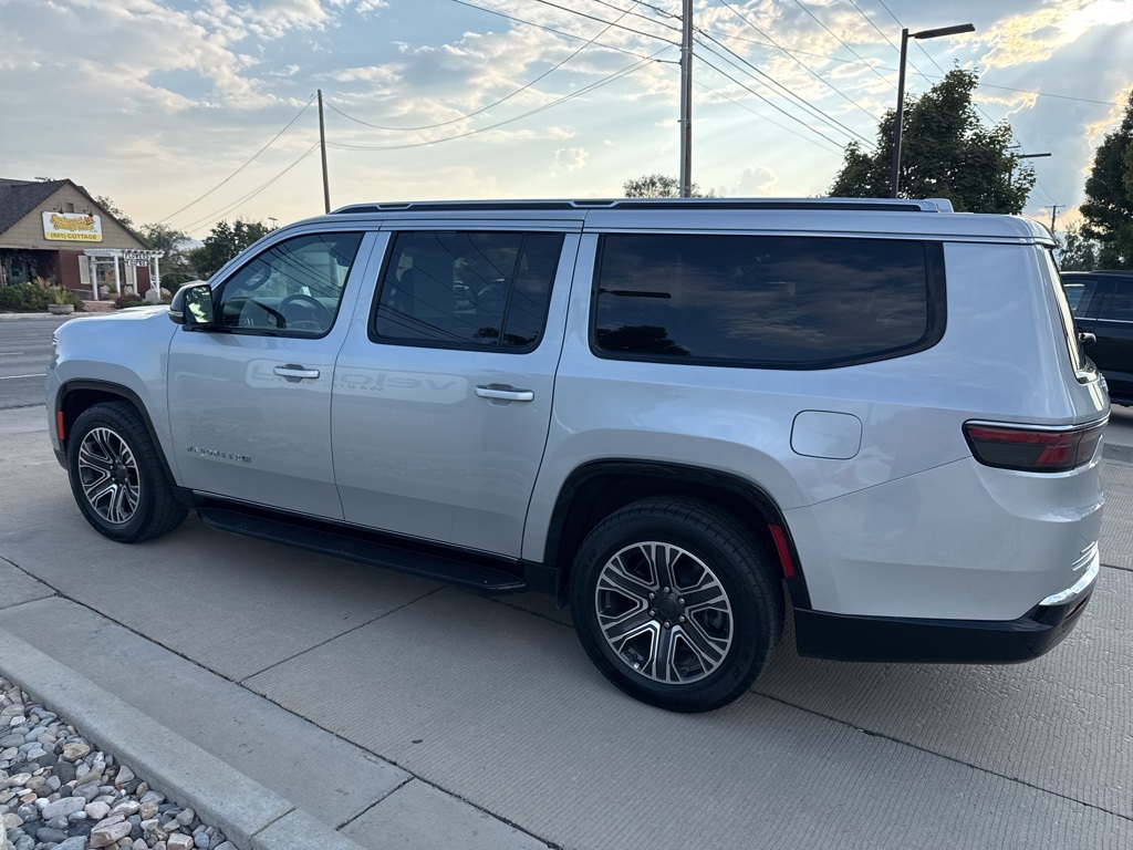 2023 Jeep Wagoneer L Series II photo 4
