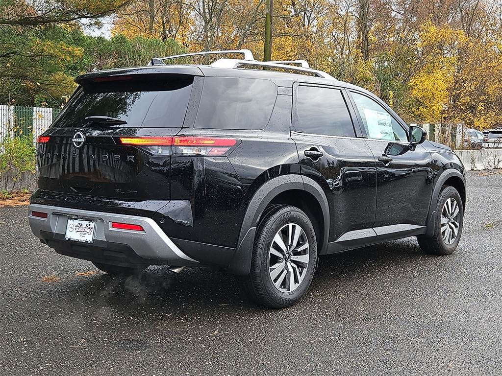 2025 Nissan Pathfinder SL photo 3