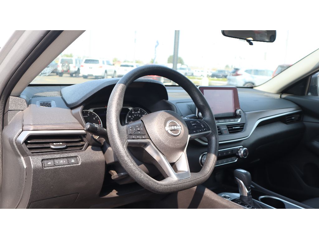 2024 Nissan Altima 2.5 SV photo 9