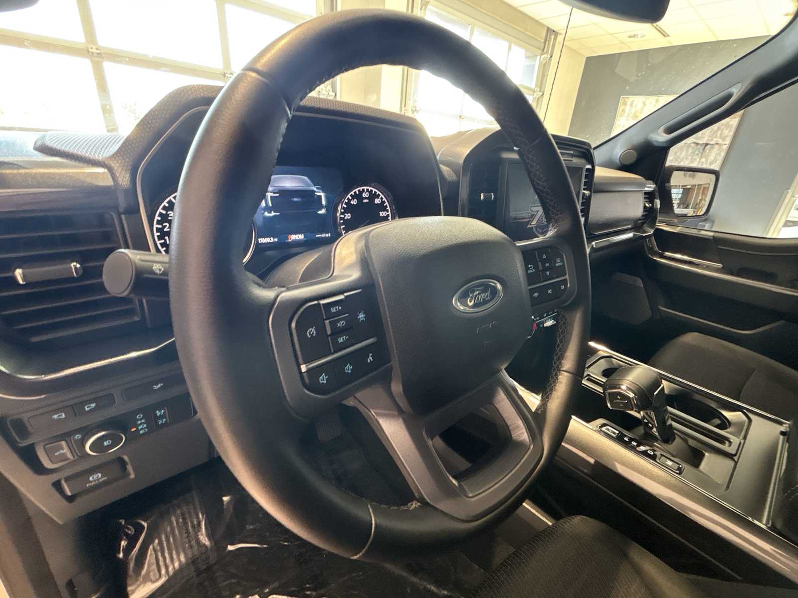 2023 Ford F-150 XLT photo 8