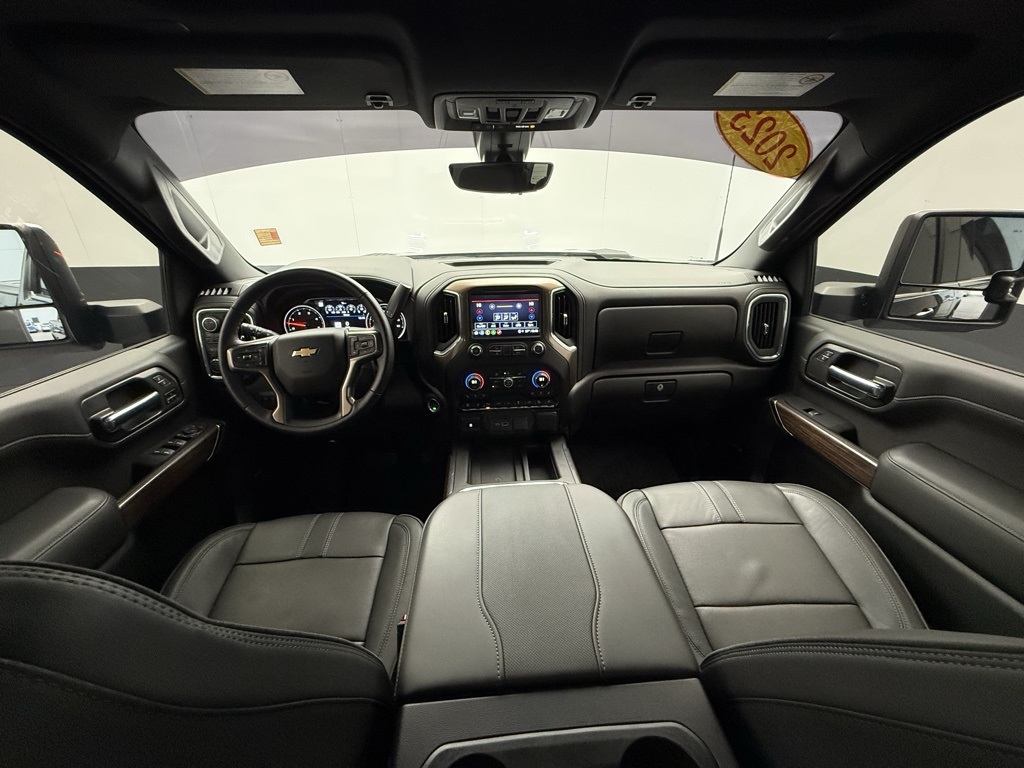 2023 Chevrolet Silverado 2500HD High Country photo 3