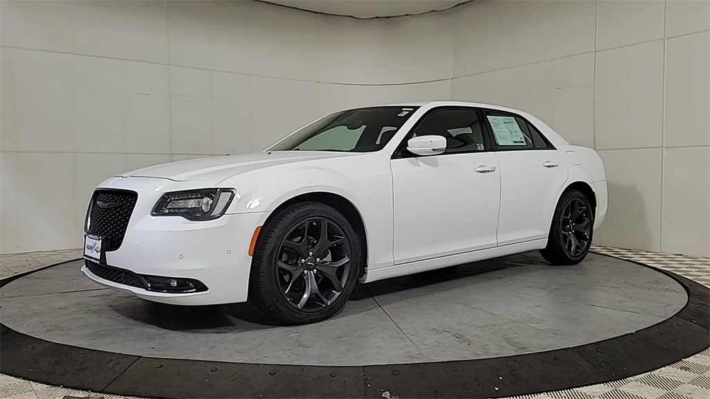 2023 CHRYSLER 300 - Image 4