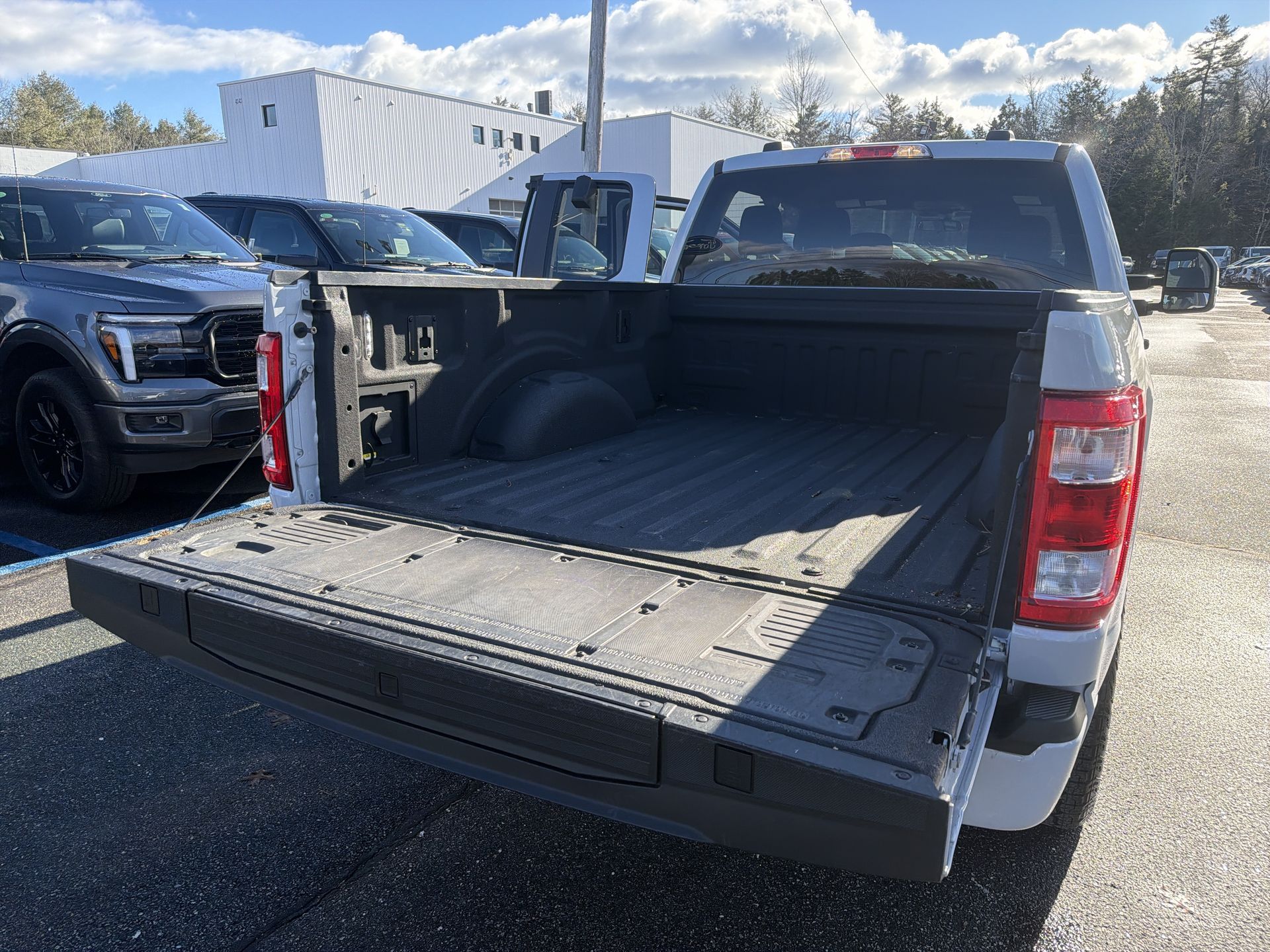 2022 Ford F-150 XL photo 3