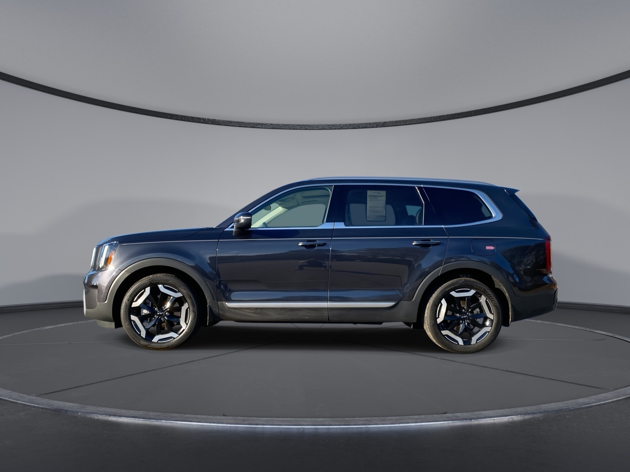 2025 Kia Telluride S photo 3