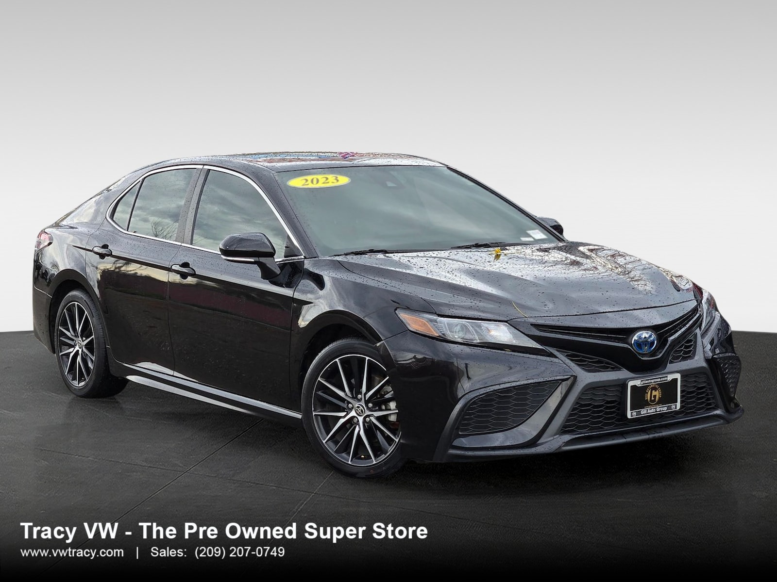 2023 Toyota Camry SE's photo