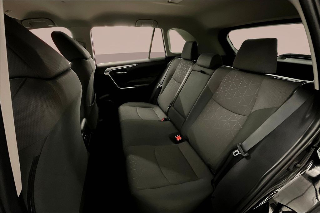 2024 Toyota RAV4 XLE photo 23