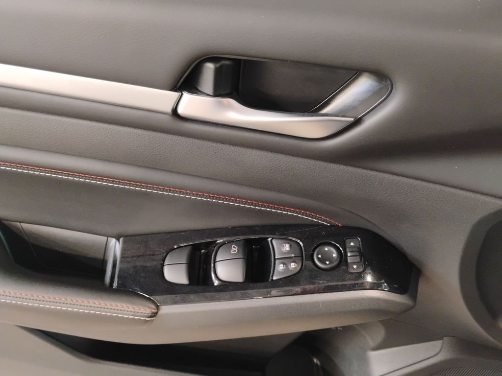 2023 Nissan Altima 2.5 SR photo 10