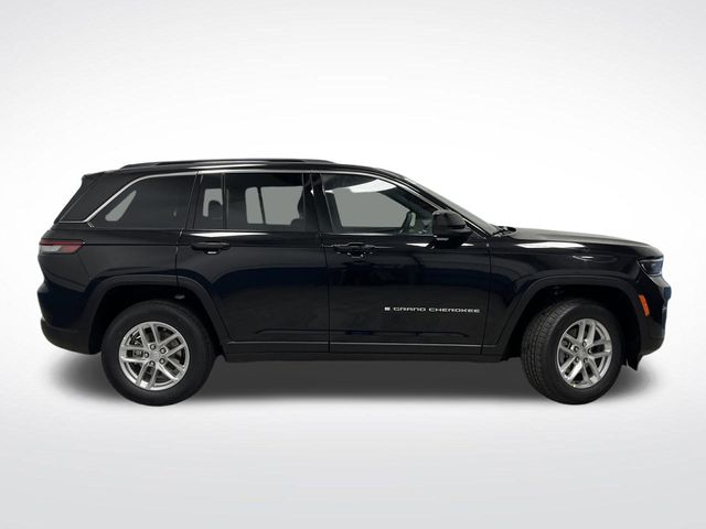 2025 Jeep Grand Cherokee Laredo X photo 2