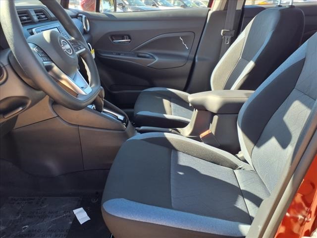 2025 Nissan Versa 1.6 SV photo 4