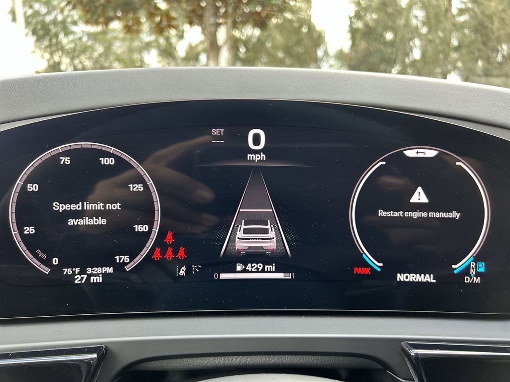 2025 Porsche Cayenne Coupe Base photo 19