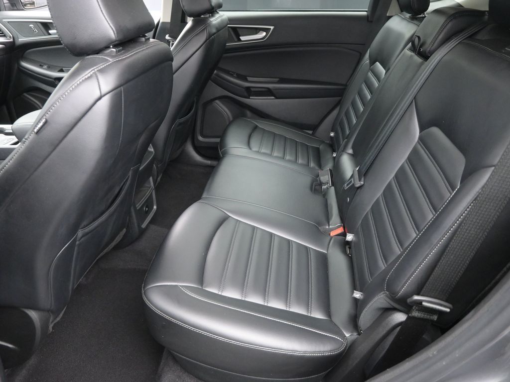 2023 Ford Edge SEL photo 8