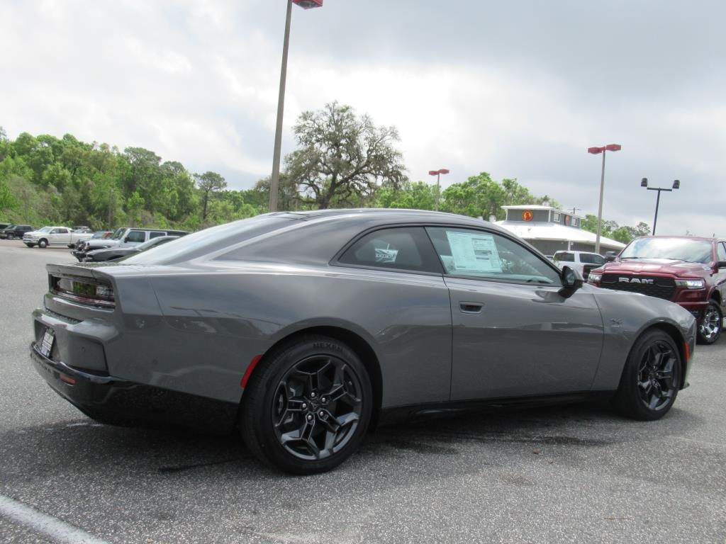 2025 Dodge Charger R/T photo 7