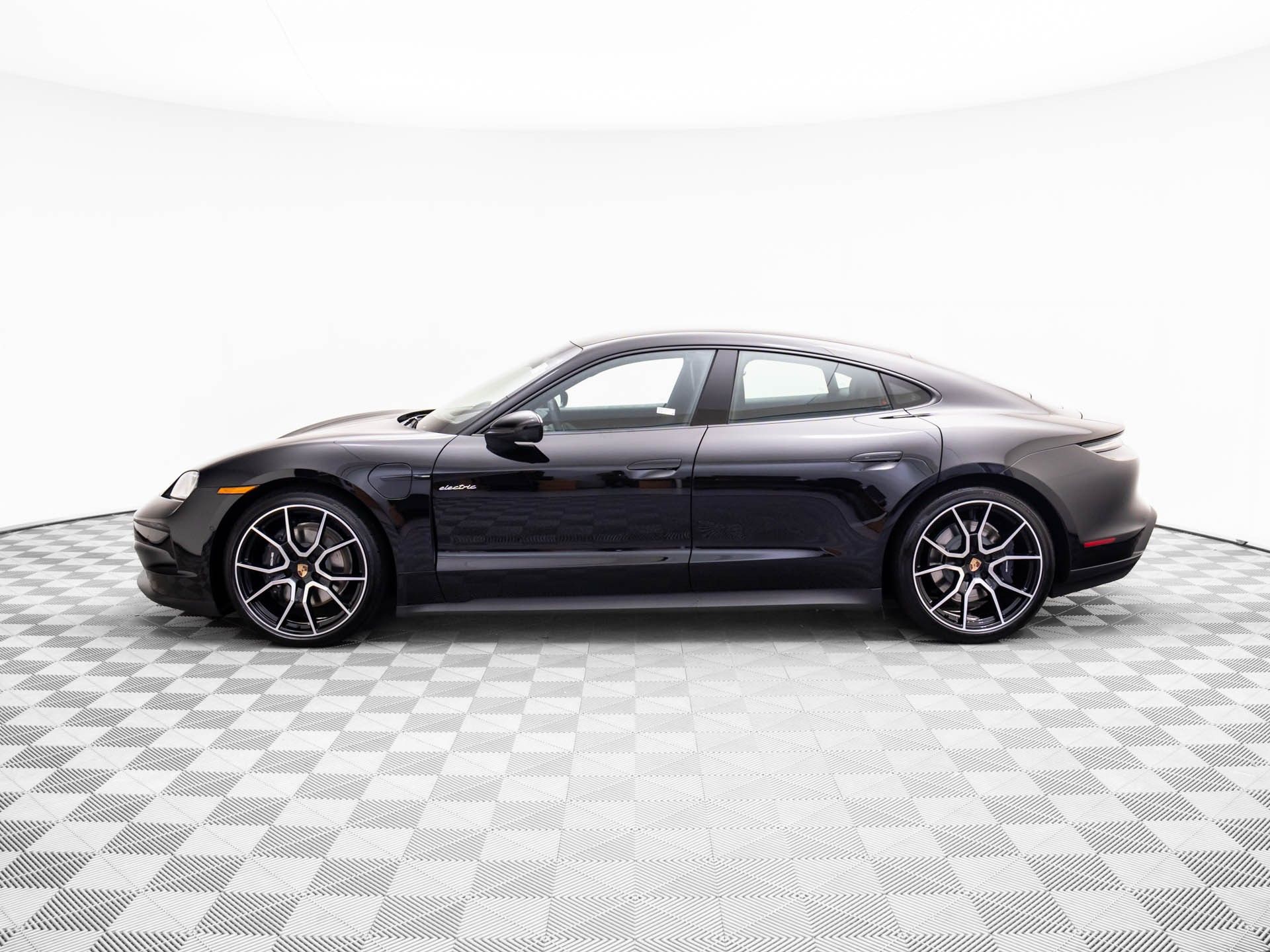 2025 Porsche Taycan photo 2