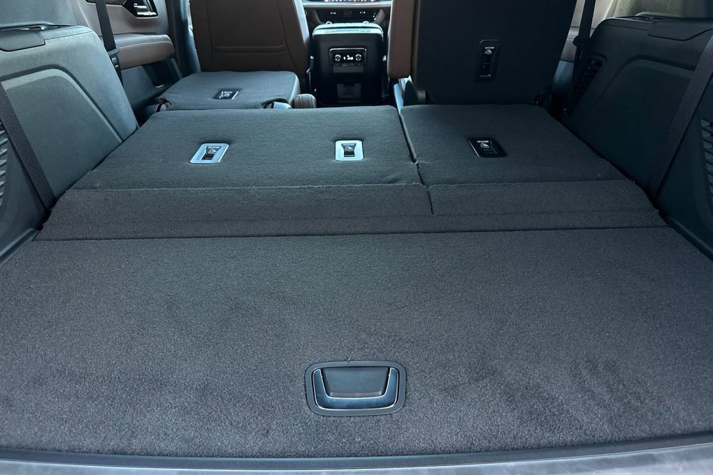 2026 Chevrolet Tahoe High Country photo 17
