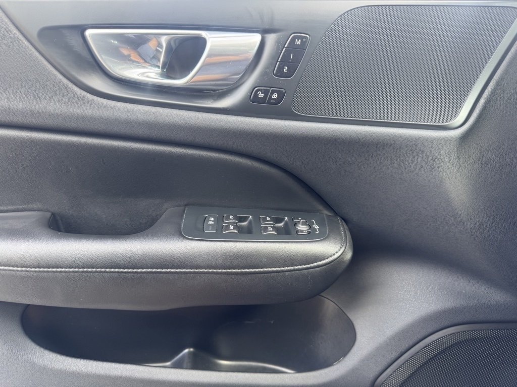 2024 Volvo S60 B5 Plus photo 12